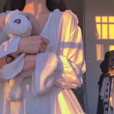 早逝白月光穿十一年后成全家福星